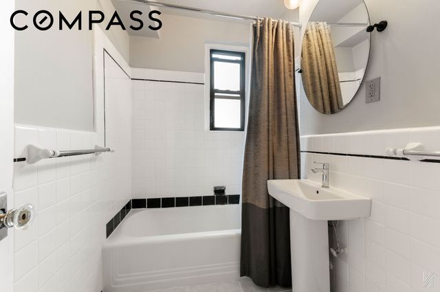 2540 31st Ave Apt 6F, New York City, NY 11106