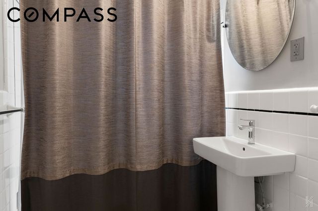 2540 31st Ave Apt 6F, New York City, NY 11106