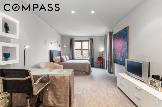 2540 31st Ave Apt 6F, New York City, NY 11106