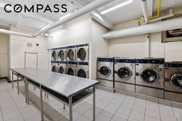 2540 31st Ave Apt 6F, New York City, NY 11106