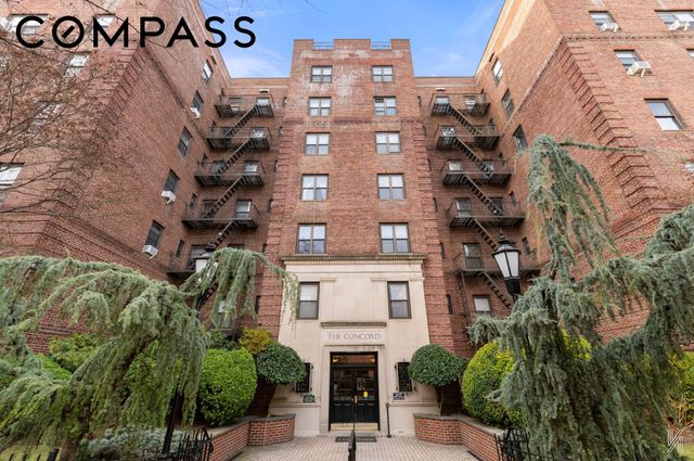 2540 31st Ave Apt 6F, New York City, NY 11106