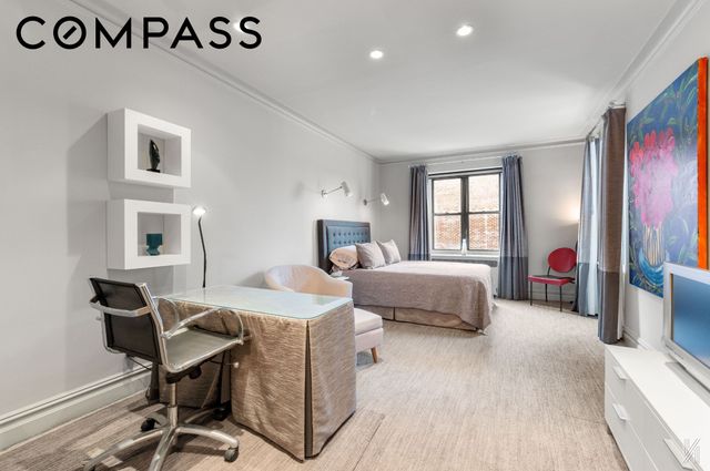 2540 31st Ave Apt 6F, New York City, NY 11106