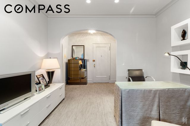 2540 31st Ave Apt 6F, New York City, NY 11106