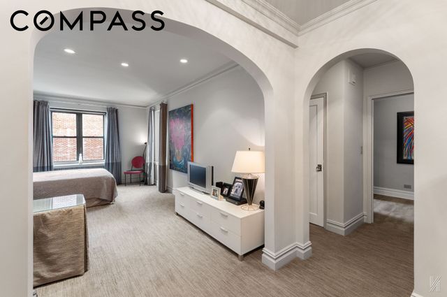 2540 31st Ave Apt 6F, New York City, NY 11106