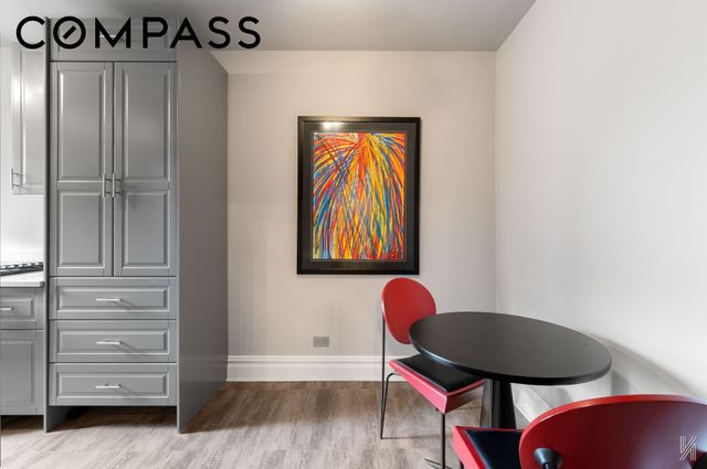 2540 31st Ave Apt 6F, New York City, NY 11106