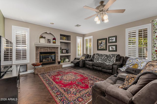 7046 W COTTONTAIL Lane, Peoria, AZ 85383