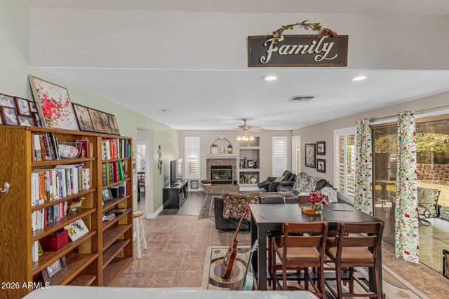 7046 W COTTONTAIL Lane, Peoria, AZ 85383