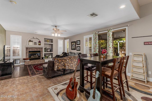 7046 W COTTONTAIL Lane, Peoria, AZ 85383