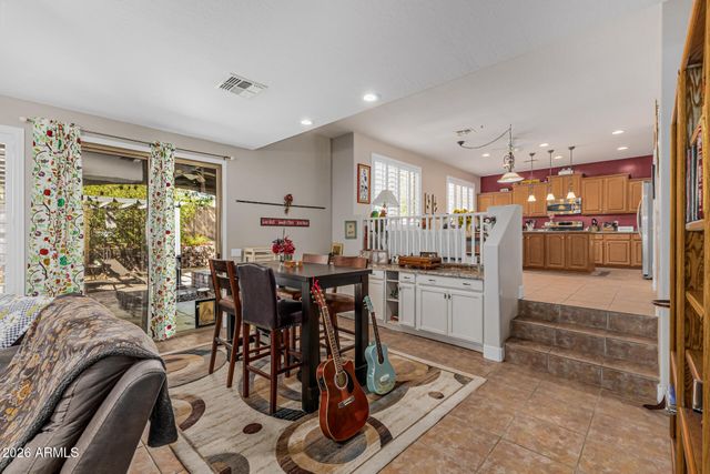 7046 W COTTONTAIL Lane, Peoria, AZ 85383