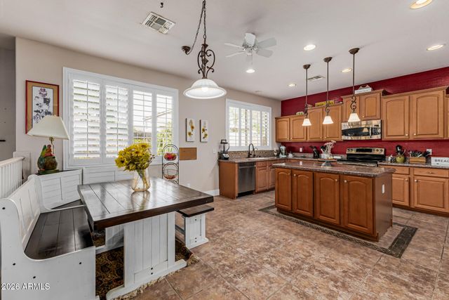 7046 W COTTONTAIL Lane, Peoria, AZ 85383