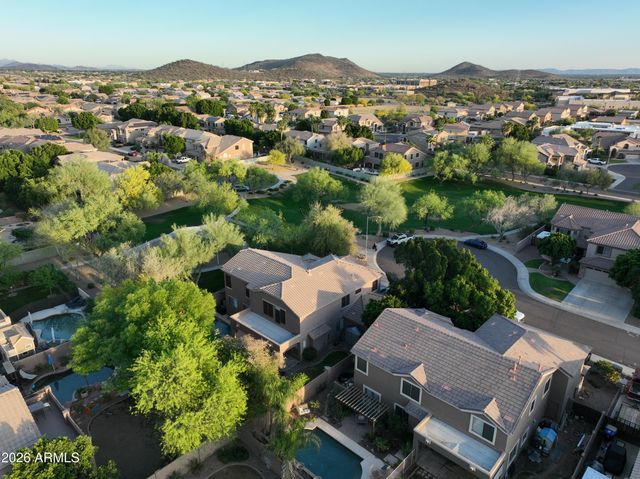 7046 W COTTONTAIL Lane, Peoria, AZ 85383