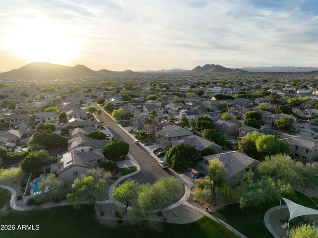 7046 W COTTONTAIL Lane, Peoria, AZ 85383