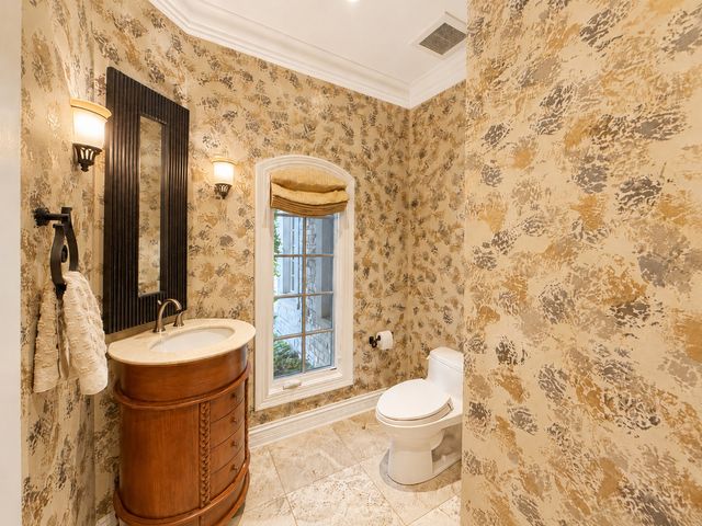 2250 Telegraph Road, Bannockburn, IL 60015