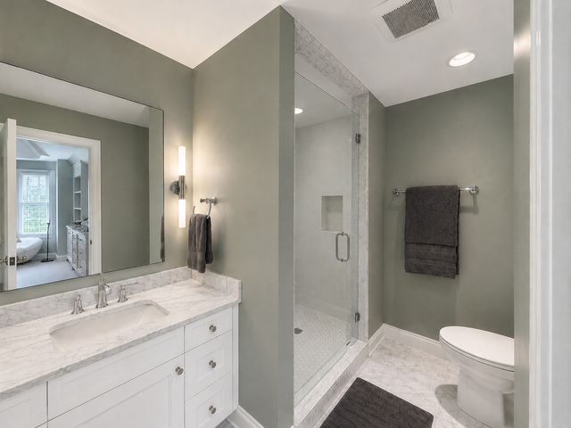 2250 Telegraph Road, Bannockburn, IL 60015