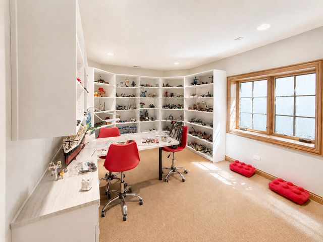 2250 Telegraph Road, Bannockburn, IL 60015