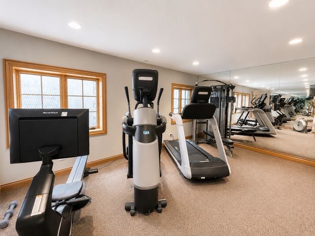 2250 Telegraph Road, Bannockburn, IL 60015