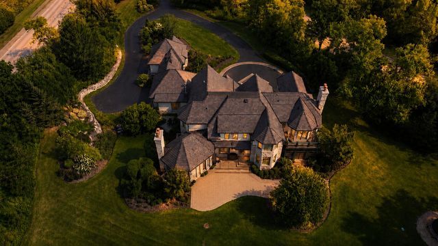 2250 Telegraph Road, Bannockburn, IL 60015