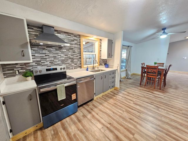 8404 Brook Street NE, Albuquerque, NM 87113