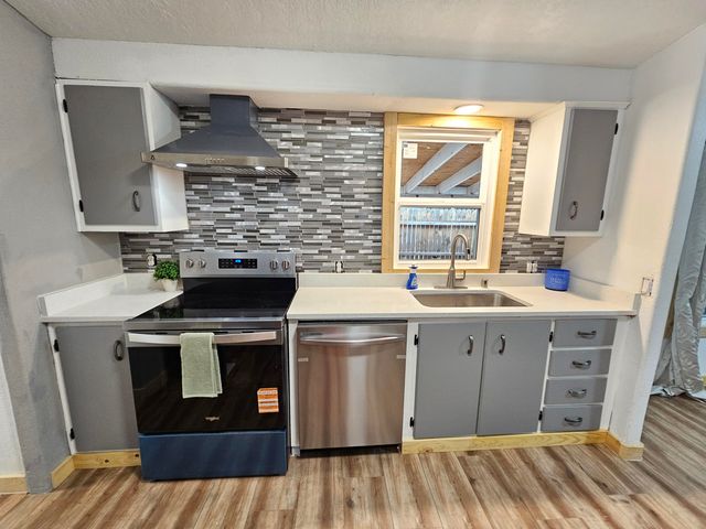 8404 Brook Street NE, Albuquerque, NM 87113