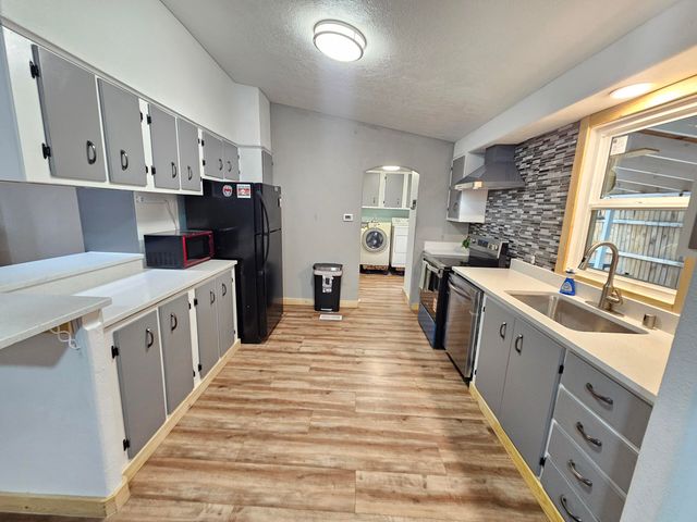 8404 Brook Street NE, Albuquerque, NM 87113