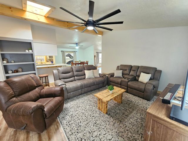 8404 Brook Street NE, Albuquerque, NM 87113