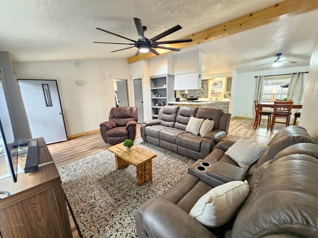 8404 Brook Street NE, Albuquerque, NM 87113