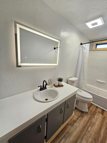 8404 Brook Street NE, Albuquerque, NM 87113