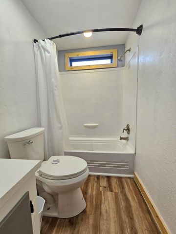 8404 Brook Street NE, Albuquerque, NM 87113