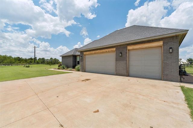 11900 W Forrest Hills Road, Guthrie, OK 73044