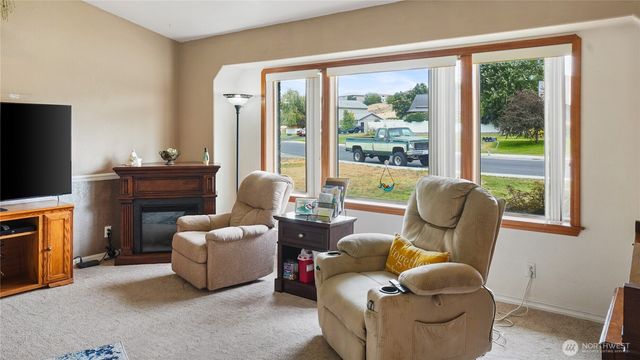 1538 S Bailey Avenue, Moses Lake, WA 98837