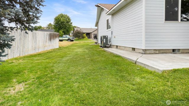1538 S Bailey Avenue, Moses Lake, WA 98837