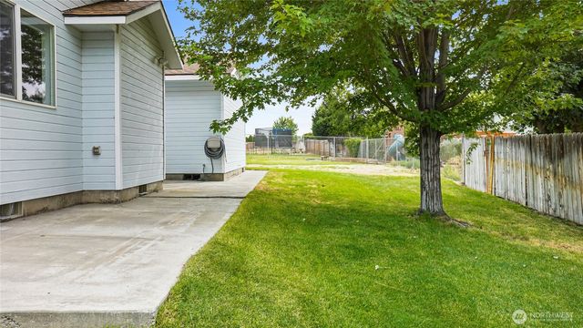 1538 S Bailey Avenue, Moses Lake, WA 98837