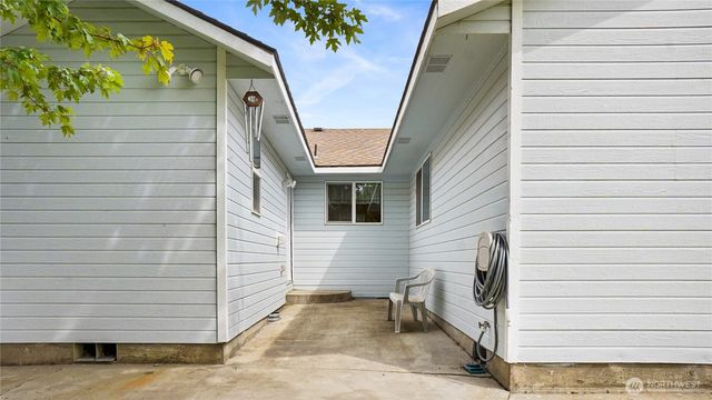 1538 S Bailey Avenue, Moses Lake, WA 98837