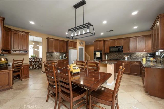 15104 Whitegate, Fontana, CA 92336