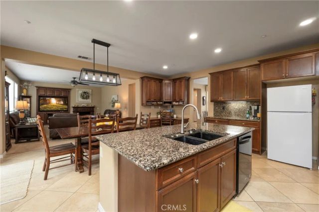 15104 Whitegate, Fontana, CA 92336