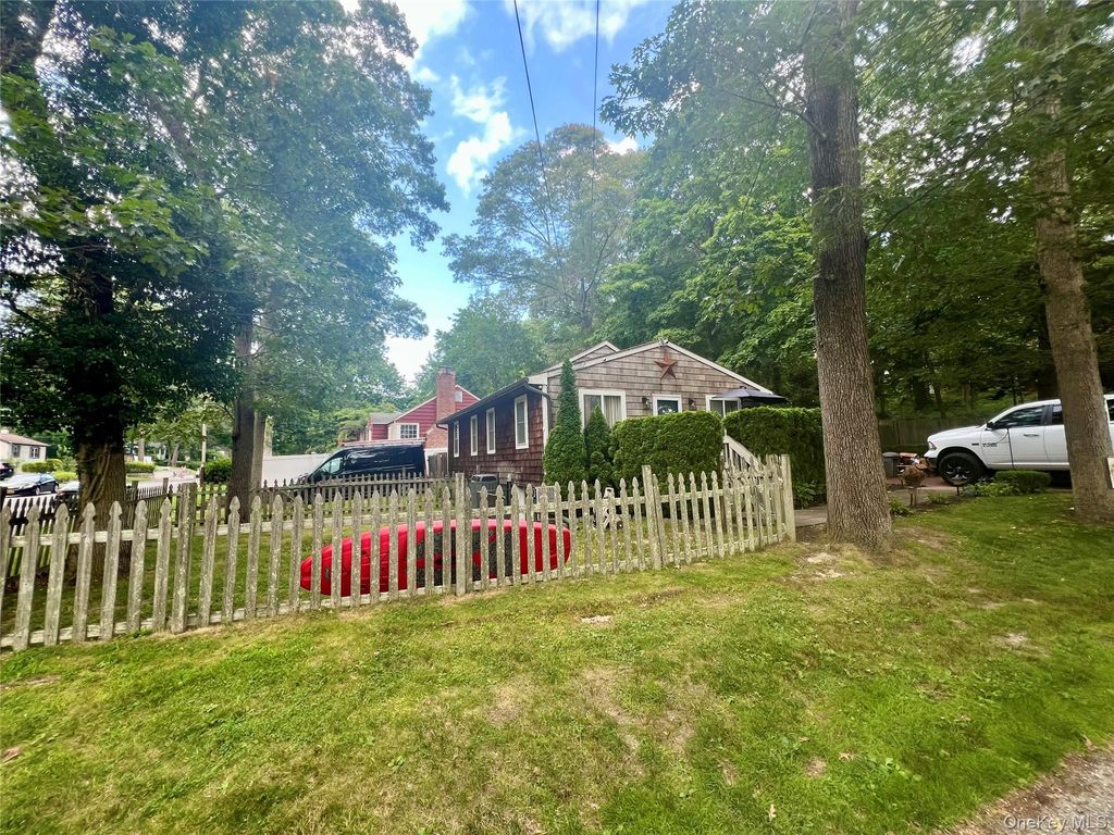 230 Lakeside Trail, Ridge, NY 11961