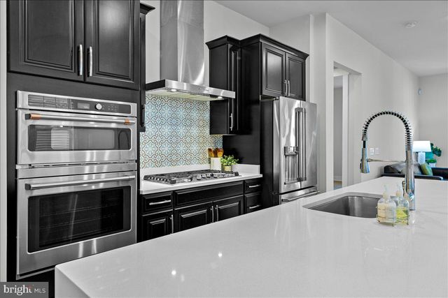 43489 BETTYS FARM DR, Chantilly, VA 20152