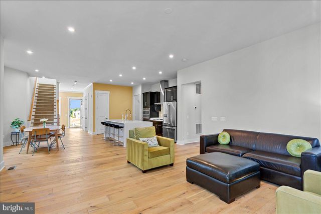 43489 BETTYS FARM DR, Chantilly, VA 20152