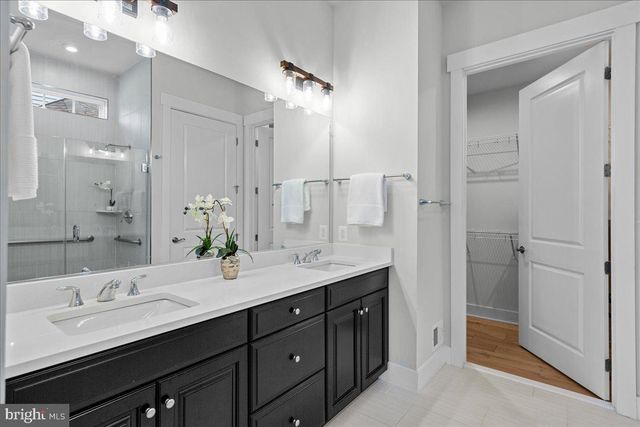 43489 BETTYS FARM DR, Chantilly, VA 20152