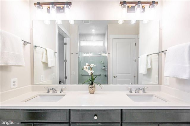 43489 BETTYS FARM DR, Chantilly, VA 20152