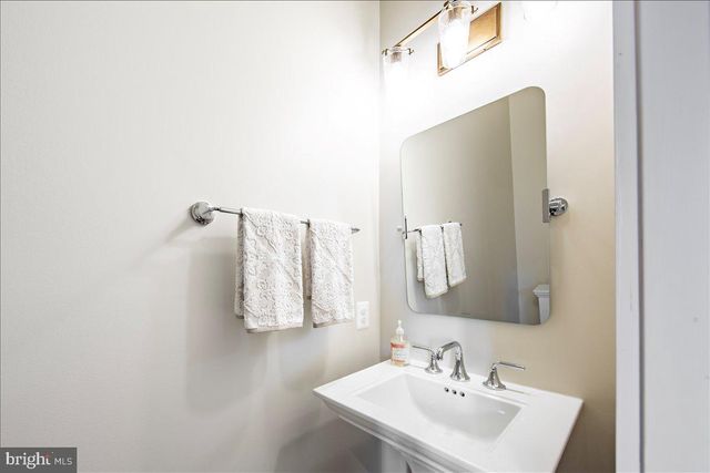 43489 BETTYS FARM DR, Chantilly, VA 20152