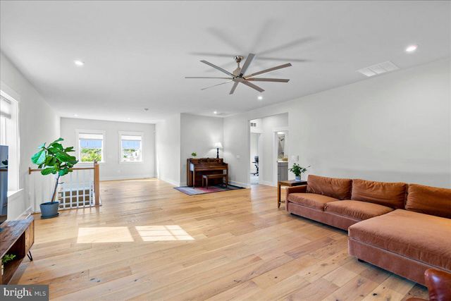 43489 BETTYS FARM DR, Chantilly, VA 20152