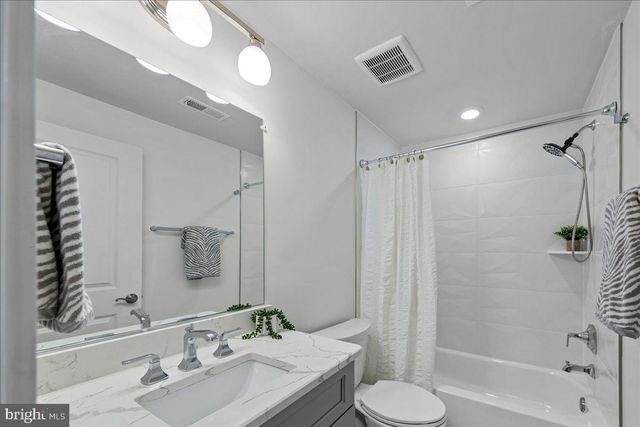 43489 BETTYS FARM DR, Chantilly, VA 20152