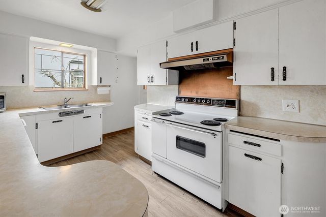 3002 NW 70th Street, Seattle, WA 98117