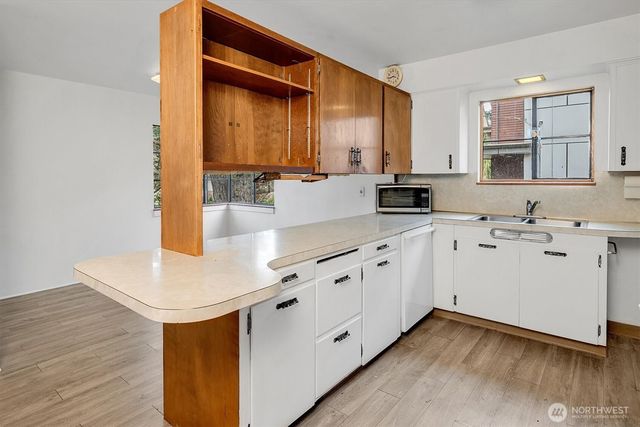 3002 NW 70th Street, Seattle, WA 98117