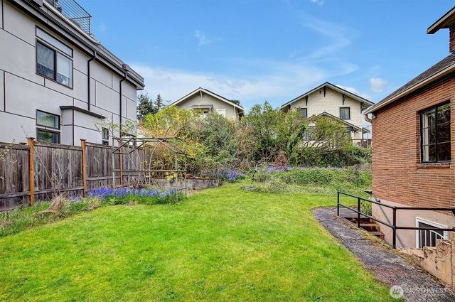 3002 NW 70th Street, Seattle, WA 98117