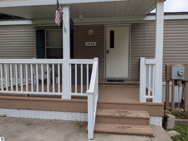 7610 Windoga Lake Drive, Weidman, MI 48893