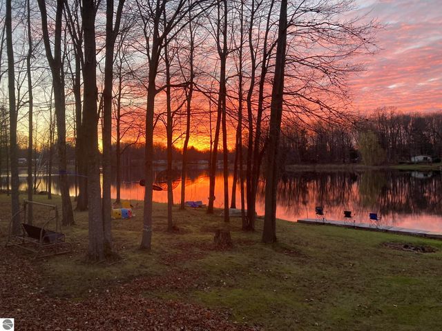7610 Windoga Lake Drive, Weidman, MI 48893