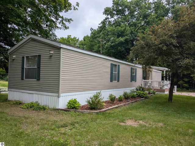 7610 Windoga Lake Drive, Weidman, MI 48893