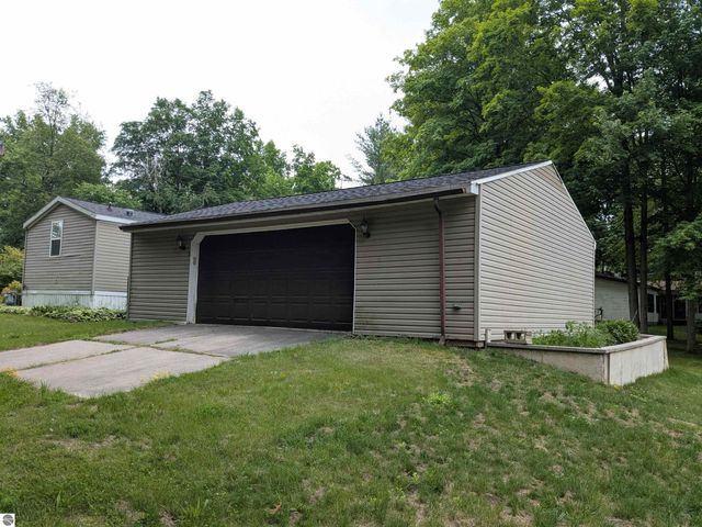 7610 Windoga Lake Drive, Weidman, MI 48893